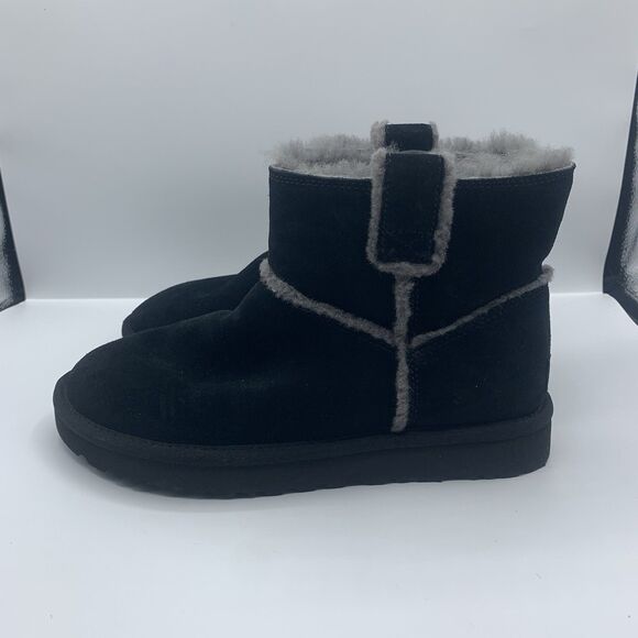UGG Women’s Classic Mini Spill Seam Black US 8 (1100211) - Picture 1 of 8
